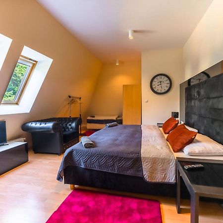 Lovely 4-Bedroom Flat In Historical Center With Stunning View Trenčín Eksteriør billede