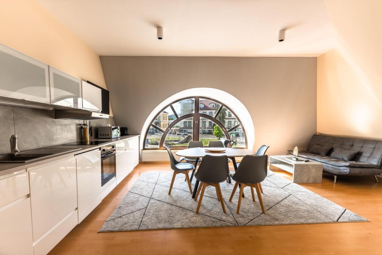 Lovely 4-Bedroom Flat In Historical Center With Stunning View Trenčín Eksteriør billede