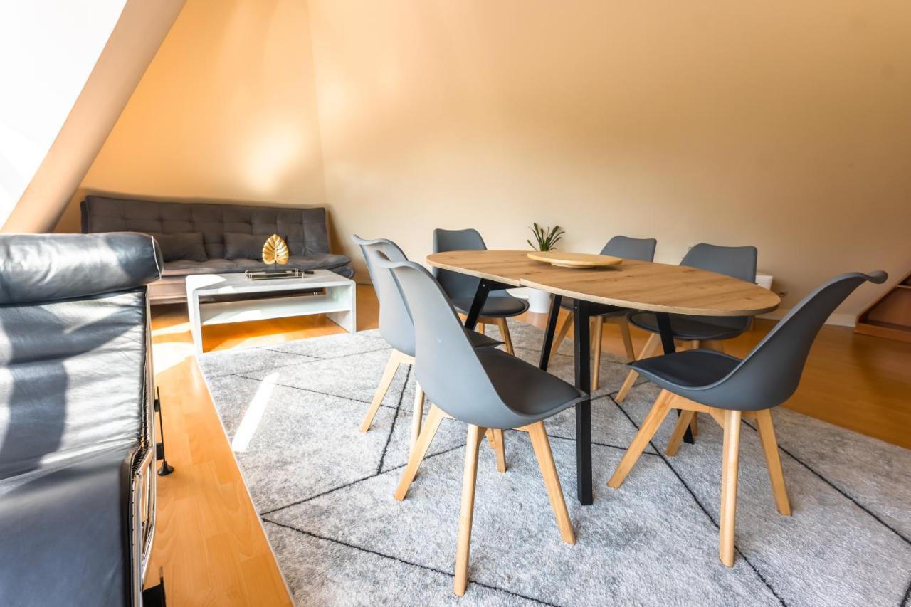 Lovely 4-Bedroom Flat In Historical Center With Stunning View Trenčín Eksteriør billede
